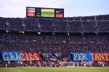 Andrés Iniesta tribute on final appearance for Barcelona.