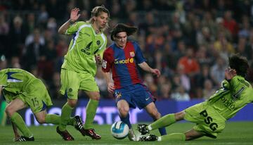 El 18 de abril de 2007 Leo Messi, en una carrera de 55 metros sorteando jugadores del Getafe, asombró al mundo emulando la jugada y el gol que Maradona anotó a Inglaterra en el Mundial de México 86.