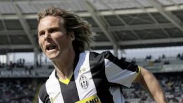 Nedved desestima las ofertas de Inter y Juve para quedarse en Italia