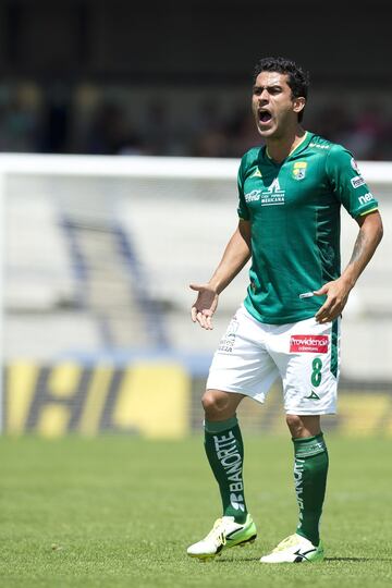 Después de ser figura con el Tri en el 2007, para el 2010 cambió de parecer: "Las ganas que tengo son de volver a jugar. Se me ha criticado mucho en México, estoy muy triste con mi país. No con la gente, ni con los aficionados, sino con los periodistas y ese entorno que me ha criticado mucho y debido a ellos no pienso en la Selección en este momento, no me interesa ir a la Selección", comentó mientras era jugador del Chicago Fire. Después de eso no volvió a ser tomado en cuenta.
