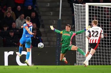 El defensa eslovaco, que jugó las últimas temporadas en el Feyenoord, marcó su primer gol como colchonero en tierras neerlandesa. 2-1 para el Atlético.