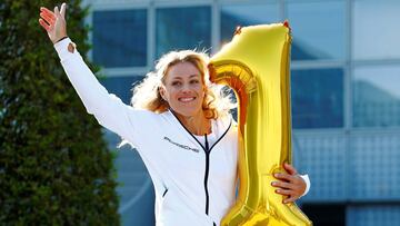 Angelique Kerber salta tras ser proclamada número uno del mundo.
