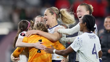 SAN DIEGO, CALIFORNIA - MARCH 06: The United States celebrates after beating Canada 2-2 (3-1) in a penalty shoot-out during the 2024 Concacaf W Gold Cup semifinals at Snapdragon Stadium on March 06, 2024 in San Diego, California.   Sean M. Haffey/Getty Images/AFP (Photo by Sean M. Haffey / GETTY IMAGES NORTH AMERICA / Getty Images via AFP)