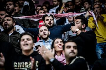 Gran ambiente en el Prince Hamza Arena.