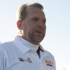 Schuster pidió al Madrid a Alves, Villa y Cesc, y se habló de Iniesta