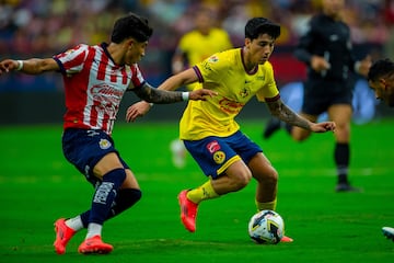 Gael Garcia (L) of Guadalajara fights for the ball with Kevin Alvarez (R) of America  during the match between America and Guadalajara as part of friendly match -El Clasico de Mexico-, at NRG Stadium on October 13, 2024 in Houston, Texas, United States.