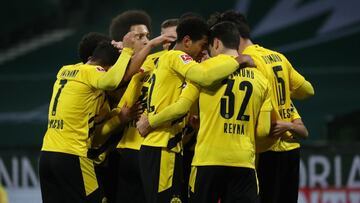 BREMEN, GERMANY - DECEMBER 15: Raphael Guerreiro of Borussia Dortmund (obscured) celebrates with teammates after scoring their team's first goal during the Bundesliga match between SV Werder Bremen and Borussia Dortmund at Wohninvest Weserstadion on December 15, 2020 in Bremen, Germany. Sporting stadiums around Germany remain under strict restrictions due to the Coronavirus Pandemic as Government social distancing laws prohibit fans inside venues resulting in games being played behind closed doors. (Photo by Focke Strangmann - Pool/Getty Images)