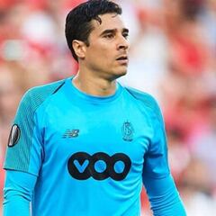 Reyes avanzó y Ochoa quedó eliminado en la Europa League