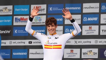 Iván Romeo sonríe en el podio de Zúrich.