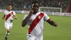 Farfán llegó a escondidas y se incorporó a la concentración