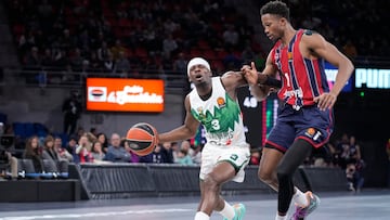 VITORIA, 30/01/2026.- Sylvain Francisco (i) del Zalgiris en acción ante Mamadi Diakite del Baskonia durante el partido de la jornada 25 de la Euroliga de baloncesto que disputan el Baskonia y el Zalgiris Kaunas este viernes, en el Fernando Buesa Arena de Vitoria-Gasteiz. EFE/ ADRIAN RUIZ HIERRO