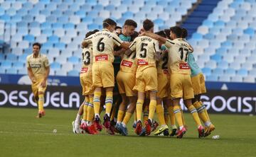 Los jugadores del Espanyol celebrando el ascenso matem¨¢tico a primera divisi¨®n
