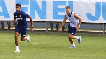 Ares, a la izquierda, y Marí, durante el entrenamiento de ayer.