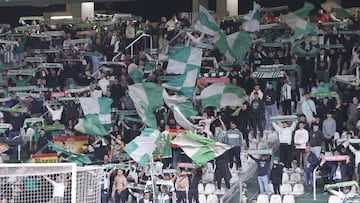 Imagen de la grada de animación 1954 durante el Córdoba-Andorra