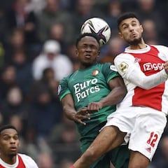 Luis Sinisterra marca en el Clásico de Países Bajos