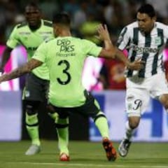 Bocanegra está de regreso: Pékerman recupera un lateral