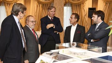 Antonio Papell, Alfredo Relaño, el arquitecto Mark Fenwick, el embajador Mohammed Jaham Al Kuwari y Aritz Gabilondo.