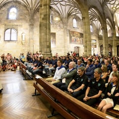 Ofrenda de la Copa rojiblanca a la Virgen de Begoña