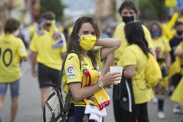 El pueblo de Vila-real se echó a la calle para celebrar con su equipo el título de la Europa League.