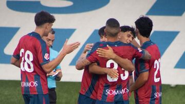 El Huesca celebra el gol de la victoria en Tarazona.