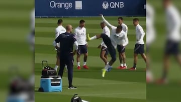 Mbappé está en el punto de mira del mundo y se muestra así: su 'alegría' al lado de Messi y 'Ney'