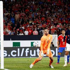 El insólito infortunio del arquero que sufrió dos veces el mismo gol de Alexis