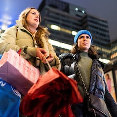 How much does the average American spend during the holidays?