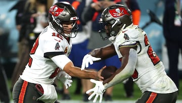 TAMPA, FLORIDA - FEBRUARY 07: Tom Brady #12 off to Leonard Fournette #28 of the Tampa Bay Buccaneers during the fourth quarter against the Kansas City Chiefs in Super Bowl LV at Raymond James Stadium on February 07, 2021 in Tampa, Florida.   Patrick Smith