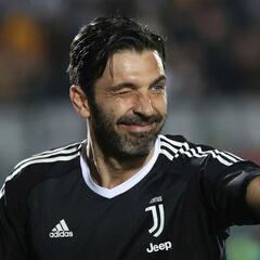 Buffon expected to announce future on Thursday