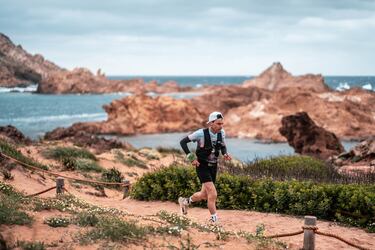 T¨°fol Castanyer y Claire Bannwarth pulverizan los registros en la Trail Menorca Cam¨ª de Cavalls 2023