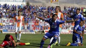 Cristi&aacute;n Su&aacute;rez celebra el ag&oacute;nico empate de la U ante Cobresal. 