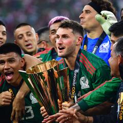 Feyenoord felicita a Santiago Giménez por la Copa Oro