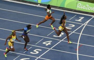 Elaine Thompson (JAM) (R) of Jamaica celebrates as she wins the gold medal in the women's 100 meters. REUTERS/Carlos Barria