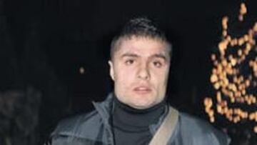 <b>EN GETAFE. </b>El jugador letón ayer, entrando en su hotel de Getafe.