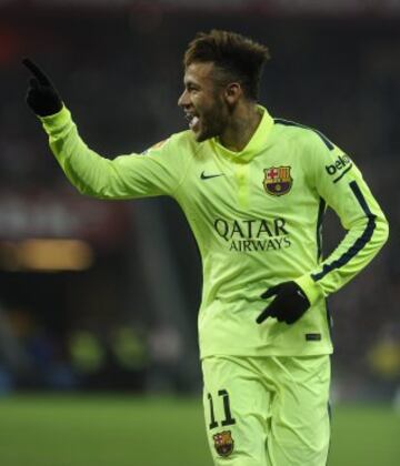 Neymar celebra el 1-4.