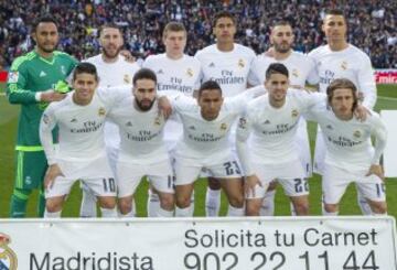 El once inicial del Real Madrid. De pie: Keylor Navas, Sergio Ramos, Kroos, Varane, Benzema y Cristiano. Agachados: James, Carvajal, Danilo, Isco y Modric.