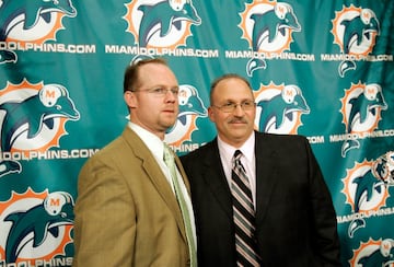 Fue presentado como head coach de los Dolphins en 2008.