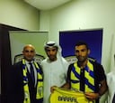 David Barral firma por Al-Dhafra de los Emiratos Árabes