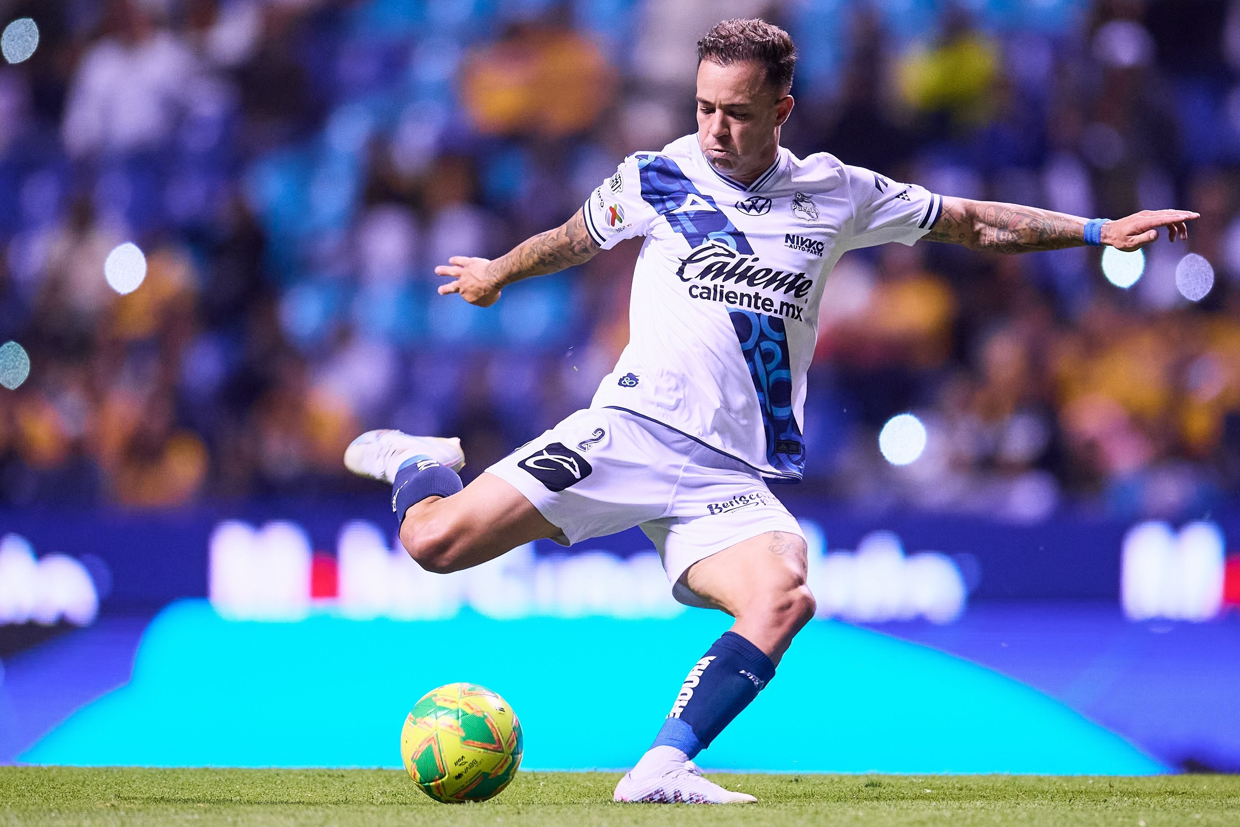 Gustavo Ferrareis of Puebla during the 14th round match between Puebla and Tigres UANL as part of the Liga BBVA MX, Torneo Clausura 2025 at Cuauhtemoc Stadium, on April 04, 2025 in Puebla, Puebla, Mexico.