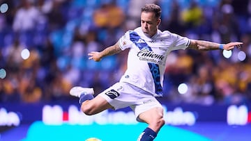 Gustavo Ferrareis of Puebla during the 14th round match between Puebla and Tigres UANL as part of the Liga BBVA MX, Torneo Clausura 2025 at Cuauhtemoc Stadium, on April 04, 2025 in Puebla, Puebla, Mexico.