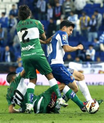 Javi López (d) con Damián y Faycal Fajr.
