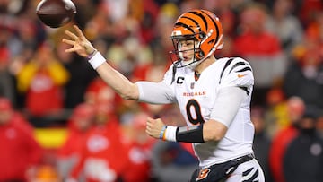 KANSAS CITY, MISSOURI - JANUARY 29: Joe Burrow #9 of the Cincinnati Bengals throws a pass against the Kansas City Chiefs during the second quarter in the AFC Championship Game at GEHA Field at Arrowhead Stadium on January 29, 2023 in Kansas City, Missouri. Kevin C. Cox/Getty Images/AFP (Photo by Kevin C. Cox / GETTY IMAGES NORTH AMERICA / Getty Images via AFP)