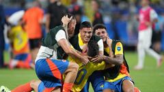 CHARLOTTE, NORTH CAROLINA - JULY 10: James Rodriguez of Colombia celebrates with teammates the team's progression to the final during the CONMEBOL Copa America 2024 semifinal match between Uruguay and Colombia at Bank of America Stadium on July 10, 2024 in Charlotte, North Carolina.   Grant Halverson/Getty Images/AFP (Photo by GRANT HALVERSON / GETTY IMAGES NORTH AMERICA / Getty Images via AFP)