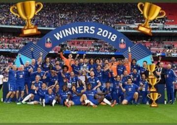 La foto de campeones del Chelsea en la que Willian tapó a Conte.