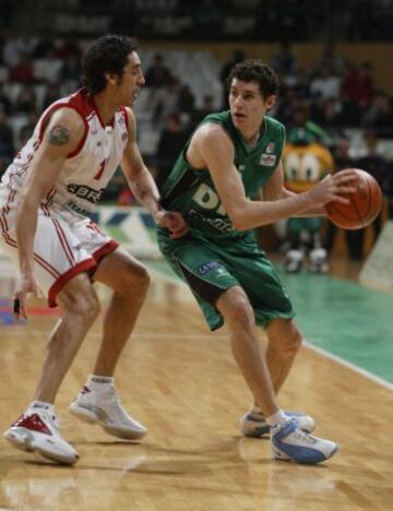 Rudy Fernández inició su carrera profesional en el Joventut en 2003 (estuvo hasta 2008). Llegaría a la NBA en 2008 donde jugaría con los Portland Trail Blazers (2008-2011) y con los Denver Nuggets (2011-2012). En 2012 volvería a España, al Real Madrid, cl