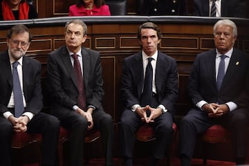 Imagen de los cuatro expresidentes del Gobierno en el Congreso de los Diputados. (De izqda a dcha, Mariano Rajoy, José Luis Rodríguez Zapatero, José María Aznar y Felipe González)