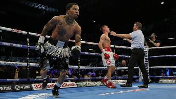 Gervonta Davis corre a la esquina neutral tras ganar a Liam Walsh por el t&iacute;tulo IBF del superpluma. 