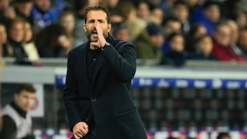 BARCELONA, 18/12/2024.- El técnico del Valencia, Rubén Baraja, durante el partido de LaLiga que RCD Espanyol y Valencia CF disputan este miércoles en el RCDE Stadium, en Barcelona. EFE/Enric Fontcuberta