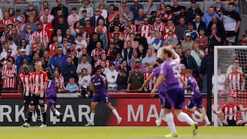 Raúl Jiménez rompe las redes en la Premier League