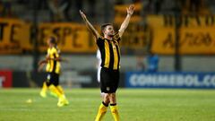 Peñarol recurre a la épica para ganar a Atlético Tucumán